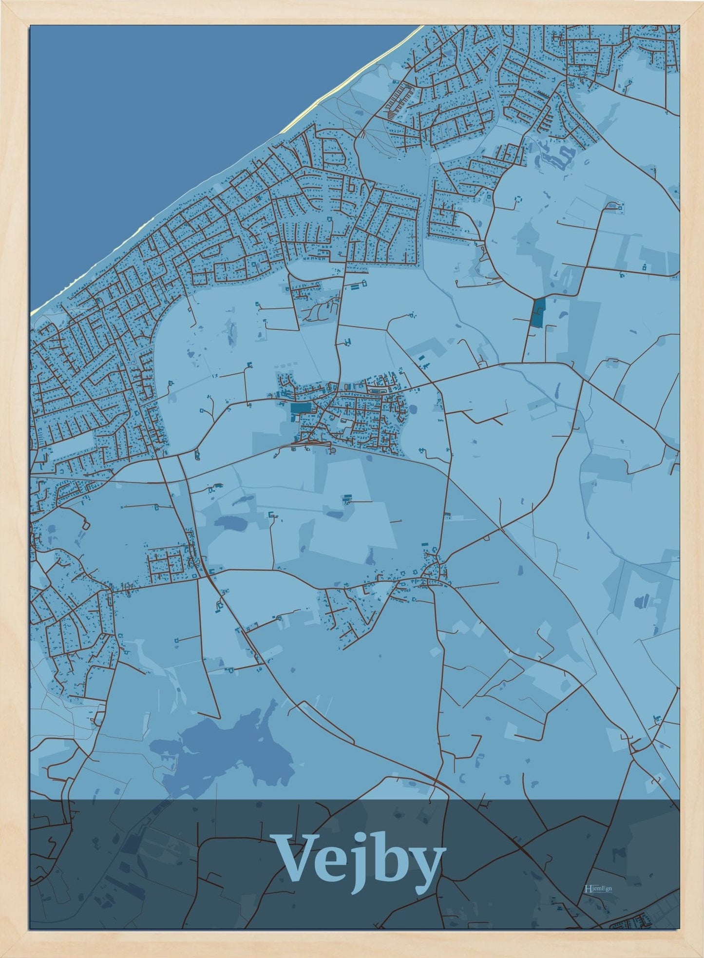 Vejby plakat i farve pastel blå og HjemEgn.dk design firkantet. Design bykort for Vejby