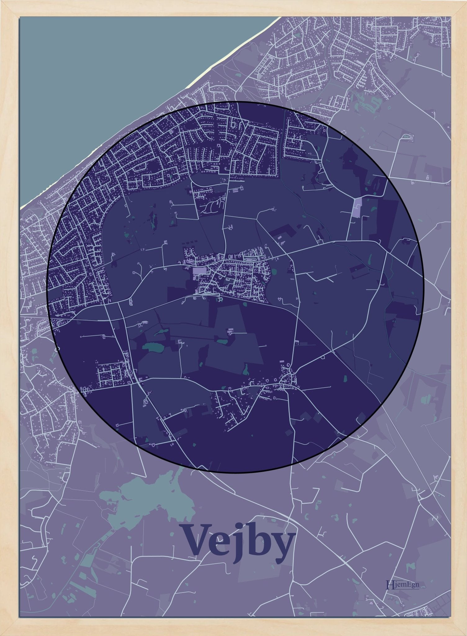 Vejby plakat i farve mørk lilla og HjemEgn.dk design centrum. Design bykort for Vejby