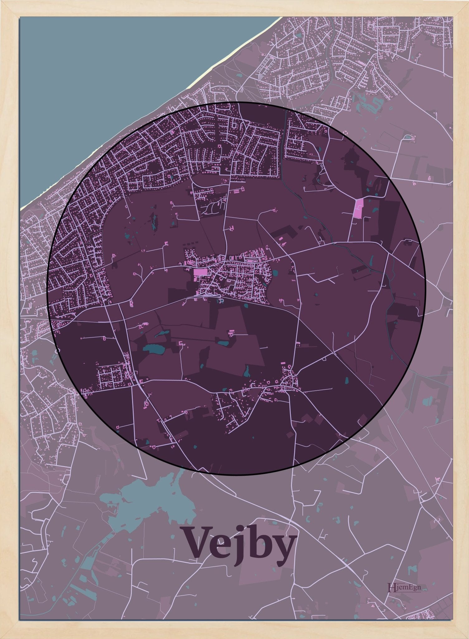 Vejby plakat i farve mørk rød og HjemEgn.dk design centrum. Design bykort for Vejby