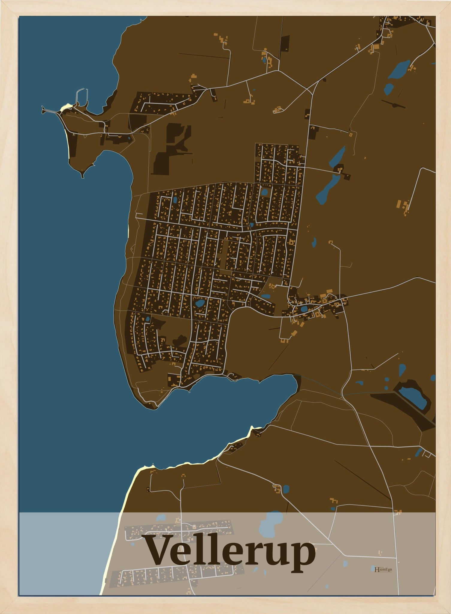 Vellerup plakat i farve mørk brun og HjemEgn.dk design firkantet. Design bykort for Vellerup