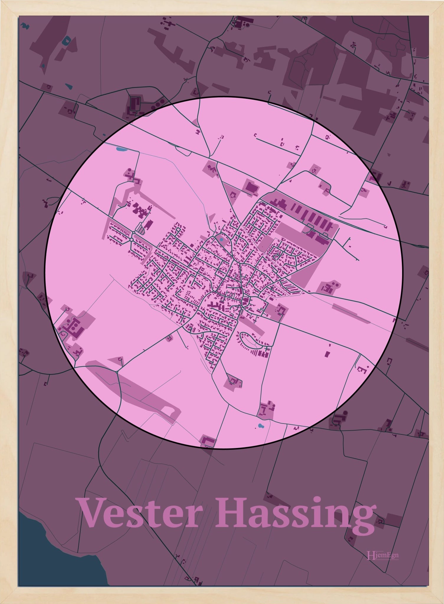 Vester Hassing plakat i farve pastel rød og HjemEgn.dk design centrum. Design bykort for Vester Hassing